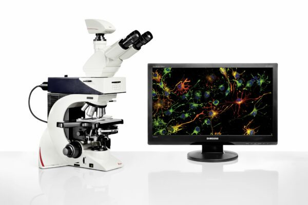 DM2500 & DM2500 LED Systèmes de microscopes ergonomiques de pointe dotés d'un puissant éclairage - Leica